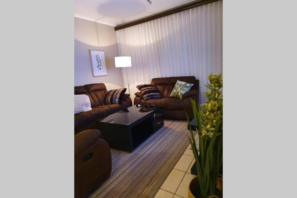 Plush Private Home Pietersburg Buitenkant foto